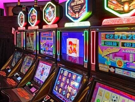 UAE Grants Licenses to Three Slot Machine Firms
